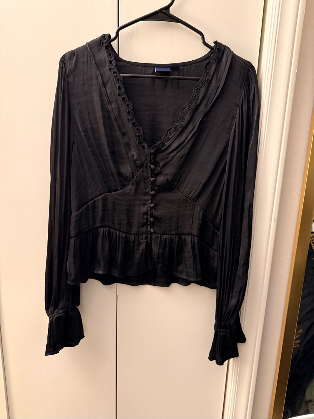 GAP Black V-Neck Button-Front Long Sleeve Blouse